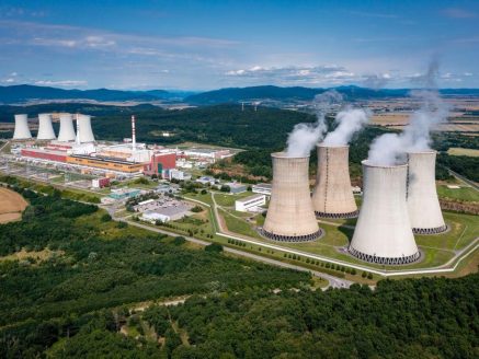 Jaderná elektrárna Mochovce na Slovensku